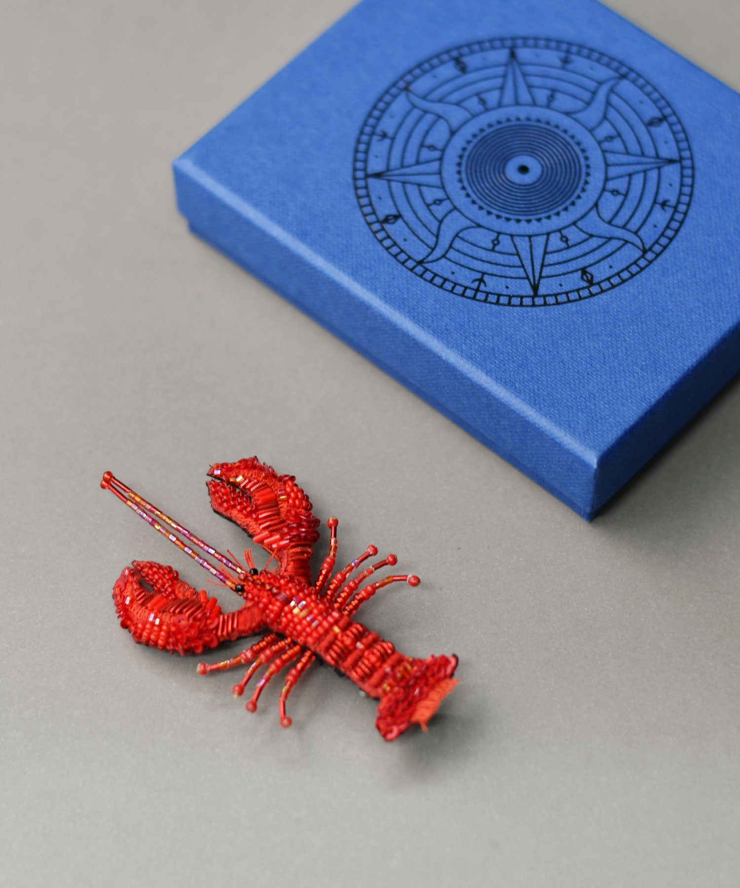 trovelore トロベローレ ブローチ ザクロ ビーズ レッド trovelore トロベローレ ブローチ ザクロ ビーズ レッド