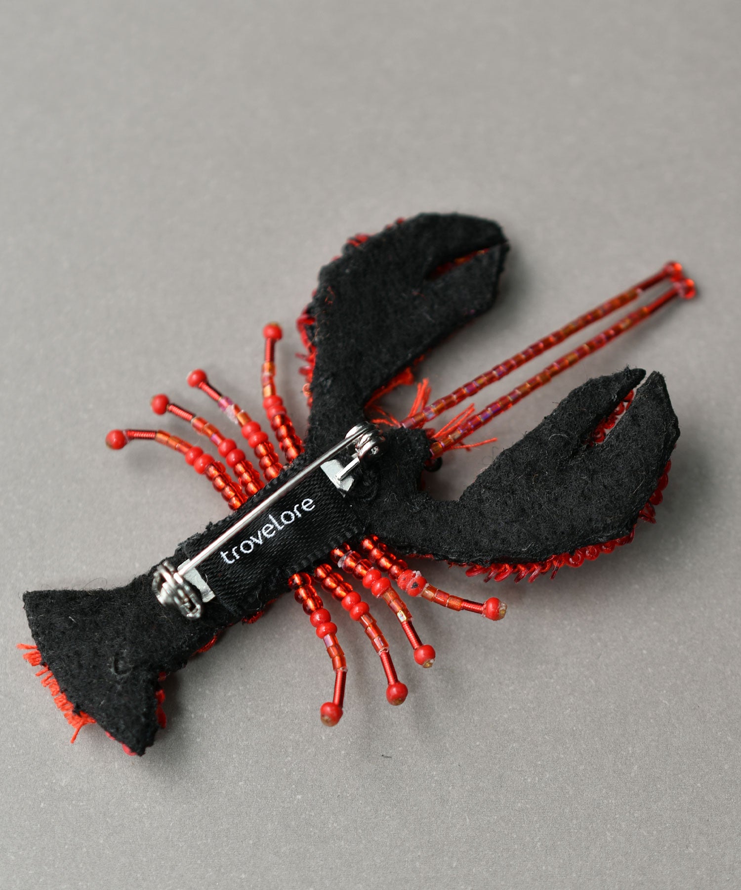 trovelore トロベローレ ブローチ ザクロ ビーズ レッド trovelore トロベローレ ブローチ ザクロ ビーズ レッド