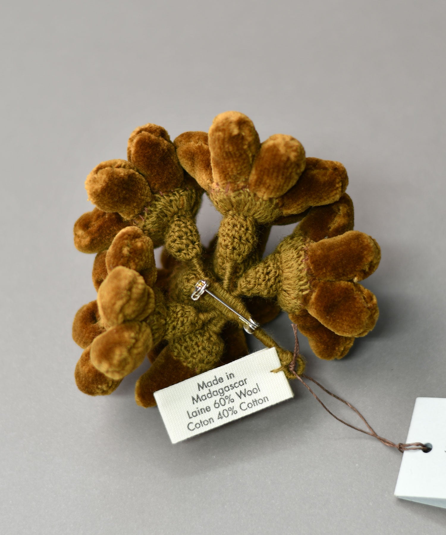 sophie digardのブローチ SOPHIE DIGARD HANDWOVEN FLOWER BROCHE – PLAIN GOODS